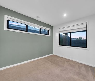 A Luxurious Family Haven You'll Love Coming Home To! - Photo 4