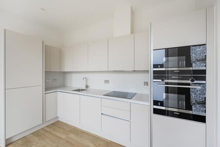 Devonshire Avenue, Woking, Surrey, GU21 - Photo 5