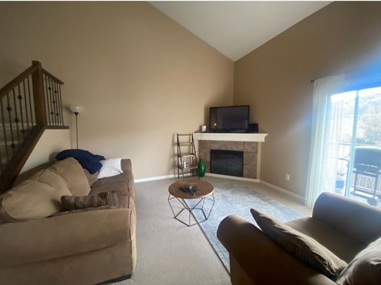 3 bed Townhome in North Glenmore - Photo 1