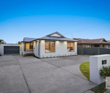 Stylish Family Home in Quiet Tullamarine Court - Photo 6