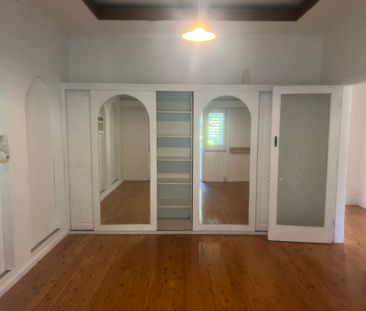 Spacious Home with Rear Studio - Photo 4