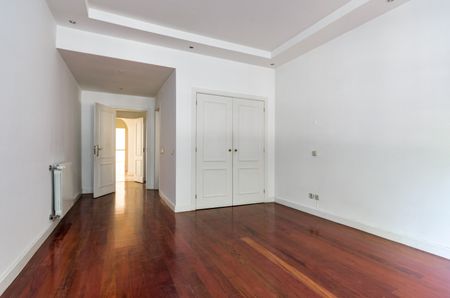 Apartamento T5 com terraço virado a Sul, em condomínio fechado no Estoril - Photo 4