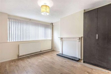 Fiona Close, Winchester, SO23 - Photo 2