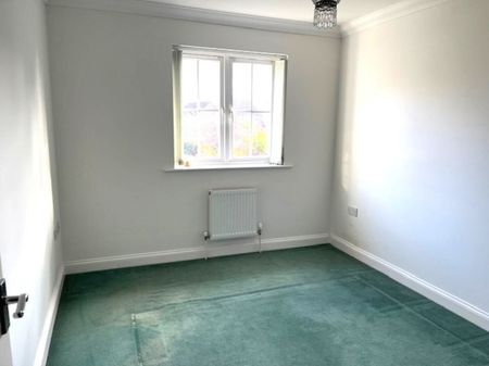 4 bedroom Link Detached - Campion Road, Hatfield - Photo 4