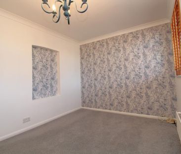 2 bedroom end of terrace house to rent - Photo 3