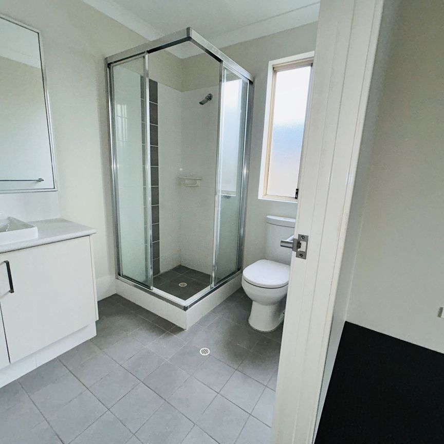 3 Bedroom 2 Bathroom Home in Eglington - Photo 1