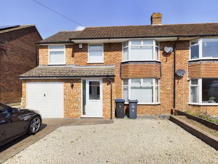 4 bedroom detached house to rent - Photo 4
