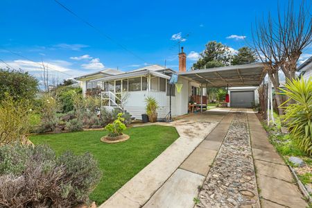 Family Home in North Tamworth - Photo 2