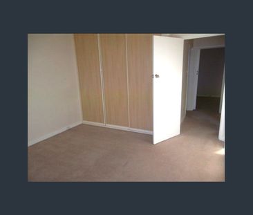 Upstairs 2 Bedroom Unit with Stunning Parklands View! - Photo 4