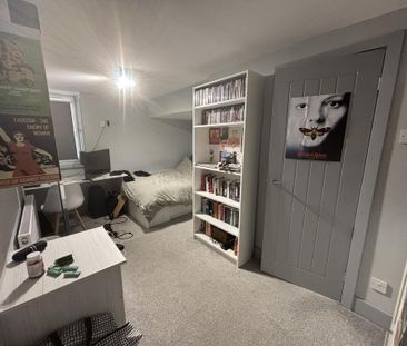 3 bedroom flat to rent - Photo 4