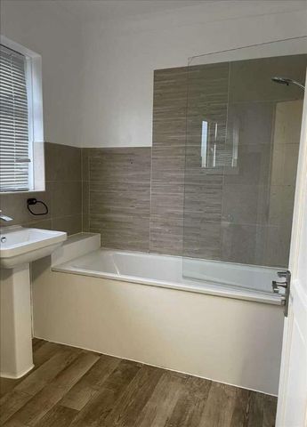 East Street, Epsom, Epsom, KT18 - Photo 2