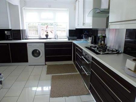 3 bedroom bungalow to rent - Photo 2