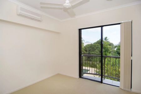 Townhouse in secure complex near CBD - Photo 2