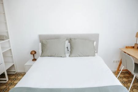 Ronda de Sant Pau, Barcelona, Catalonia 08015 - Photo 2