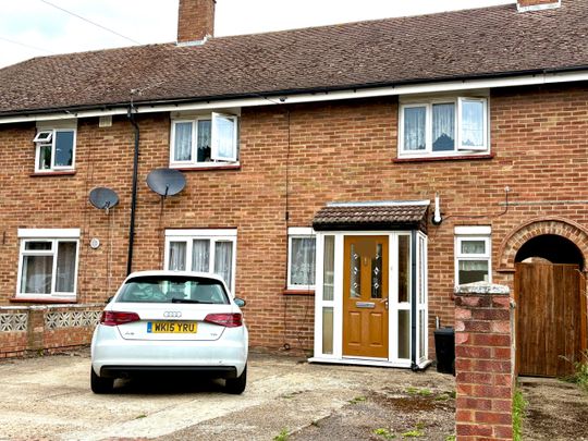 Almond Avenue , West Drayton - Photo 1