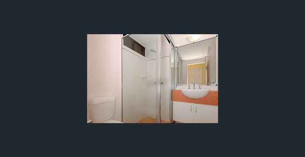 Modern Unit in Prime South Townsville Location! - Photo 1