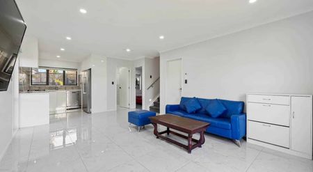 Spacious 4 Bed, 2 Bath Home with Garage in Pr... - Photo 3