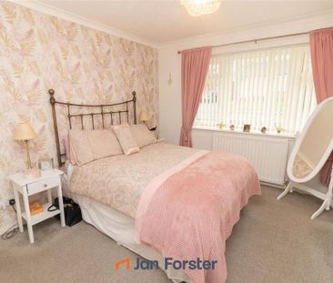 2 bedroom semi-detached bungalow to rent - Photo 4