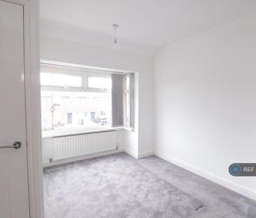 3 bedroom end of terrace house to rent - Photo 2