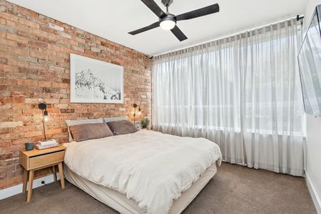 Register To View // Living the sophisticated, modern dream in the heart of Toorak - Photo 2