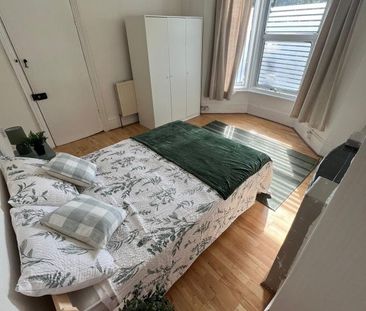 Room in a Shared House, Turnpike Lane Station, N8 - Photo 1