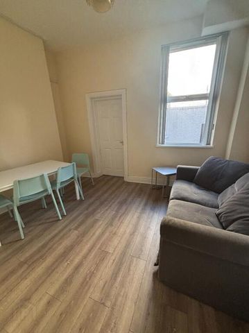 Flat 1, 91 Fitzroy Avenue, Belfast, BT7 1HU - Photo 4