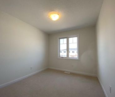 For Lease - 573 Lilith Street, Barrhaven, Ontario - Photo 2