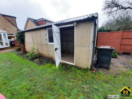 4 bedroom semi-detached house to rent - Photo 4