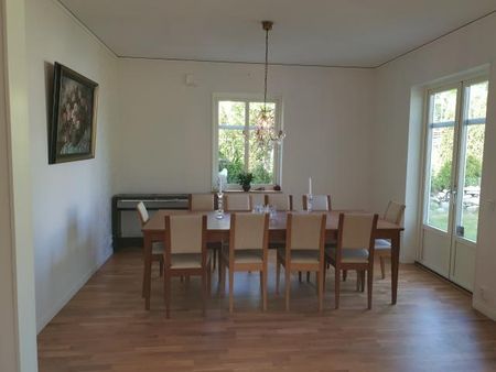 Arkitektritad,vackert hus i populära Näsbypark - Photo 4