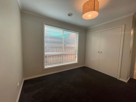 Stunning 3-Bedroom Home in South Morang - Photo 5