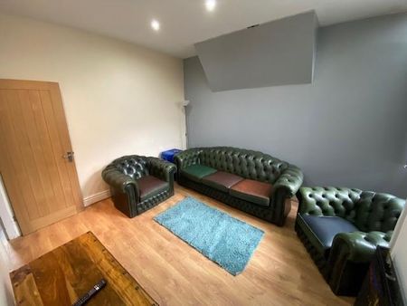 4 bedroom private hall to rent - Photo 2