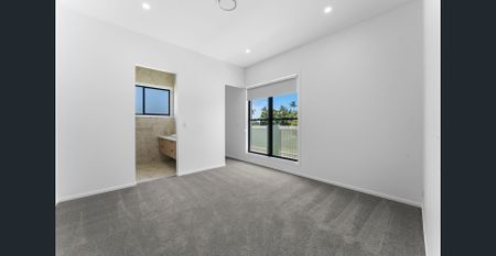 Architectural Luxury on a Commanding Corner in Prestigious Rochedale - Photo 5