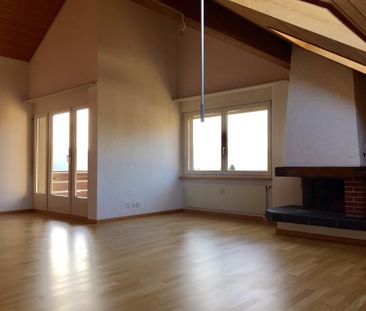 Grand appartement mansardé avec cheminée - Photo 2