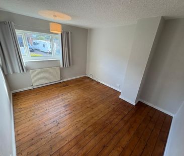 3 bed Semi-Detached - To Let - Photo 3