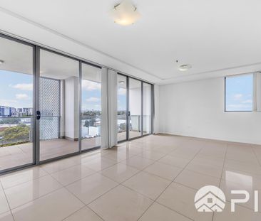 Spacious North Facing,3 Bedrooms Apartment on 9th Floor For Lease - Photo 4