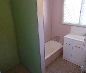 COZY 2 BEDROOM HOME - Photo 3
