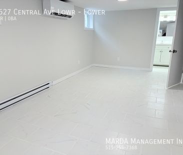 STYLISH NEWLY RENOVATED 2BEDROOM/1BATH LOWER UNIT+UTILITIES - Photo 4