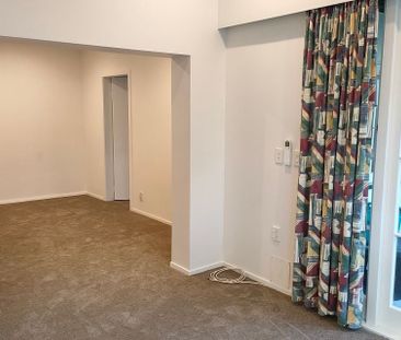 Recently renovated 2BR Flat in Tawa, Wellington - Photo 4