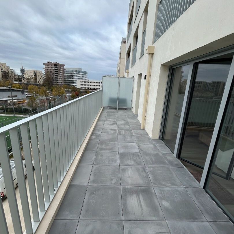 33100 BORDEAUX - APPARTEMENT TROIS PIECES AVEC TERRASSE ET PLACE DE PARKING - Photo 1