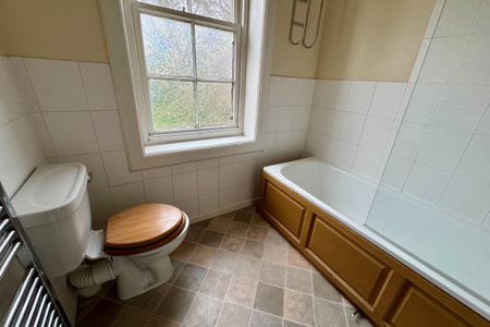 Salisbury Street - Photo 2