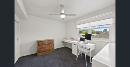 Charming 3 Bedroom Home in Newington - Photo 4