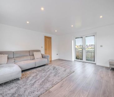 3 bedroom detached house to rent - Photo 3