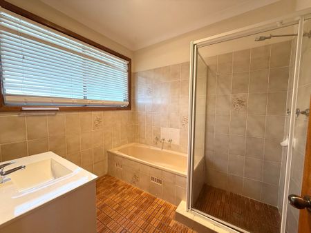 Three Bedroom Home! - Photo 2