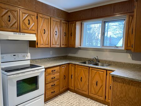 14 Thetis Place - $2100 Heat Included - Photo 5