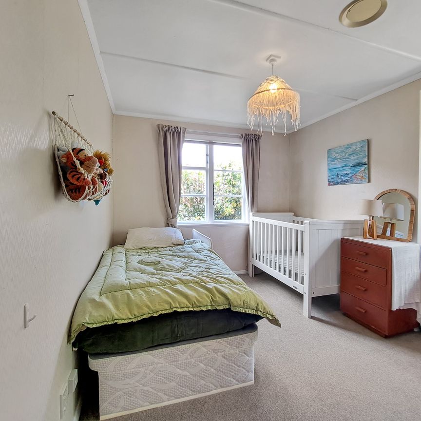 Naenae Living - Photo 1