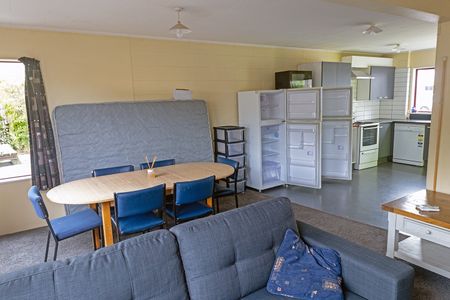 Two more flatmates needed for 2026 - Photo 2
