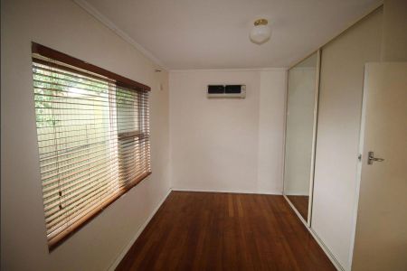 Affordable Neat & Tidy Unit Located Close to the CBD - Photo 2