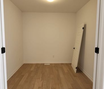 For Lease - 181 Forestwalk Street, Kitchener, Ontario - Photo 3