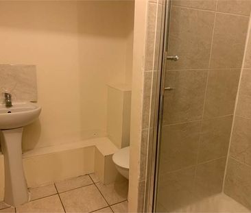 halesworth road, london - Photo 2