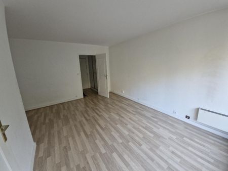 A LOUER GRAND STUDIO 28.52m² avec BALCON- PARC DE SAINT CLOUD. - Photo 5